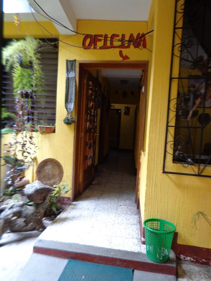 Hotel Encuentro Del Viajero Panajachel Exterior foto