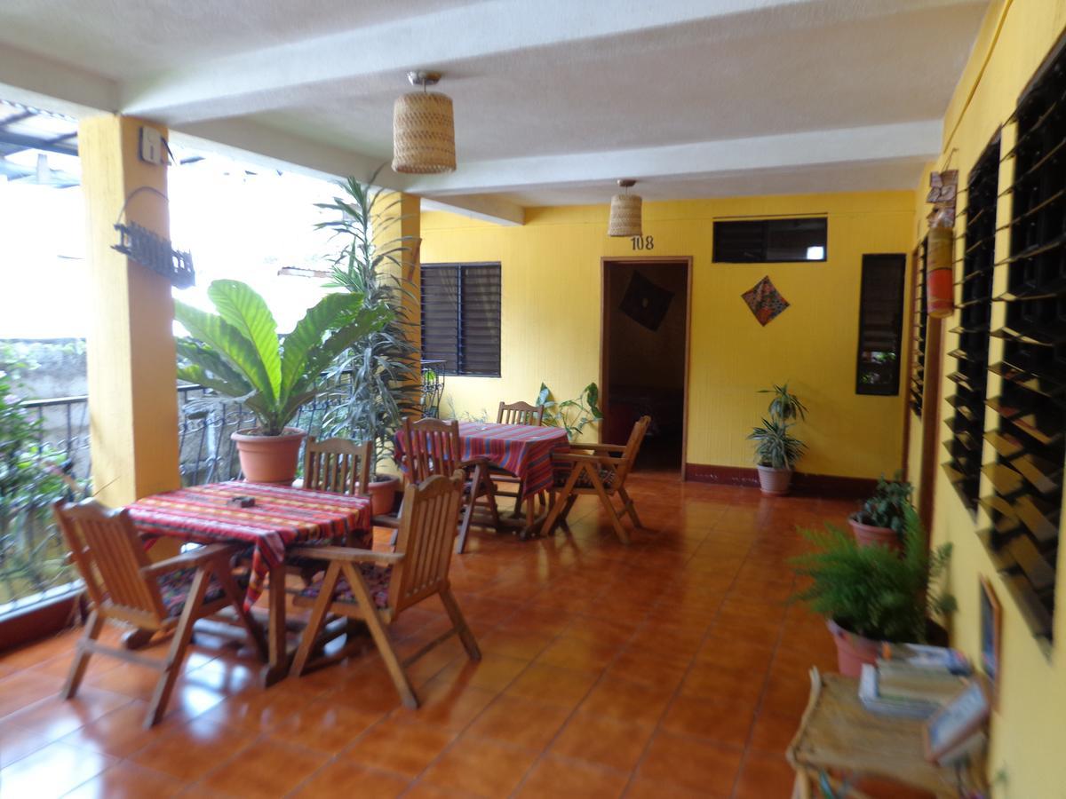 Hotel Encuentro Del Viajero Panajachel Exterior foto