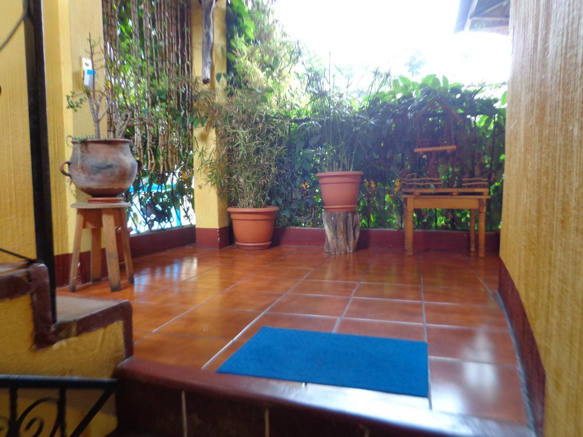 Hotel Encuentro Del Viajero Panajachel Exterior foto
