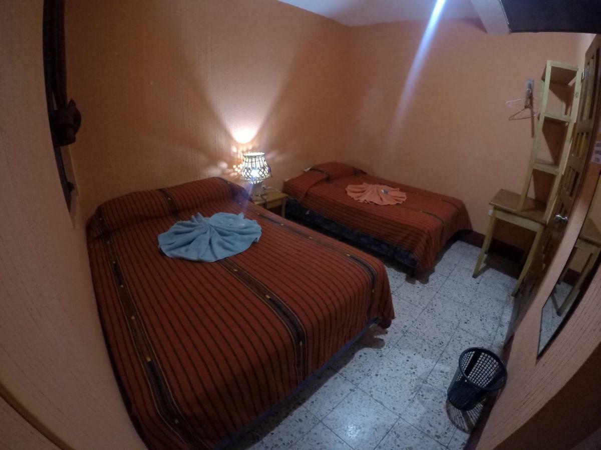 Hotel Encuentro Del Viajero Panajachel Exterior foto